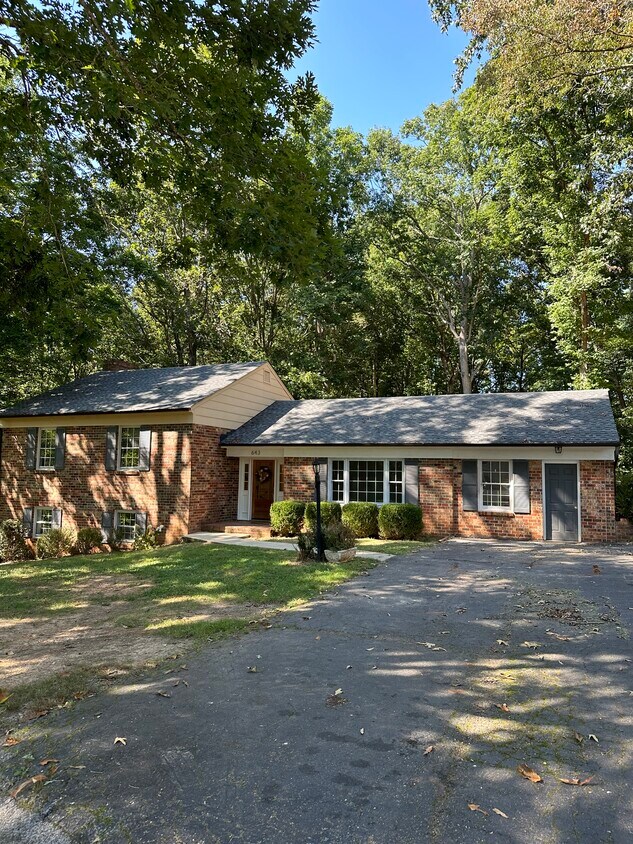 Foto principal - 643 Bedford Springs Rd
