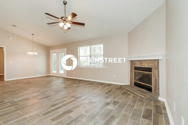 Building Photo - 4 Bedroom Pet-Friendly Home in Orange Park, FL with Main Street Renewal