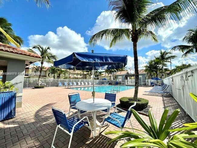 Foto del edificio - 10740 NW 83rd St