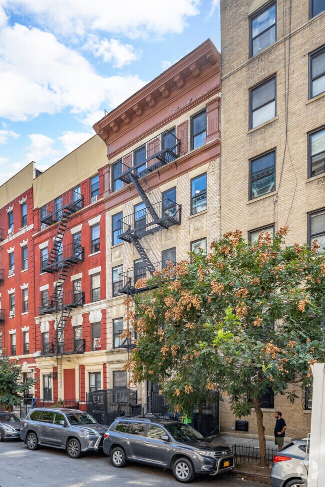 Building Photo - 558 W 151st St