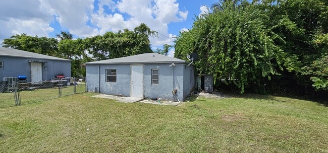 Building Photo - 1455 NE 146th St