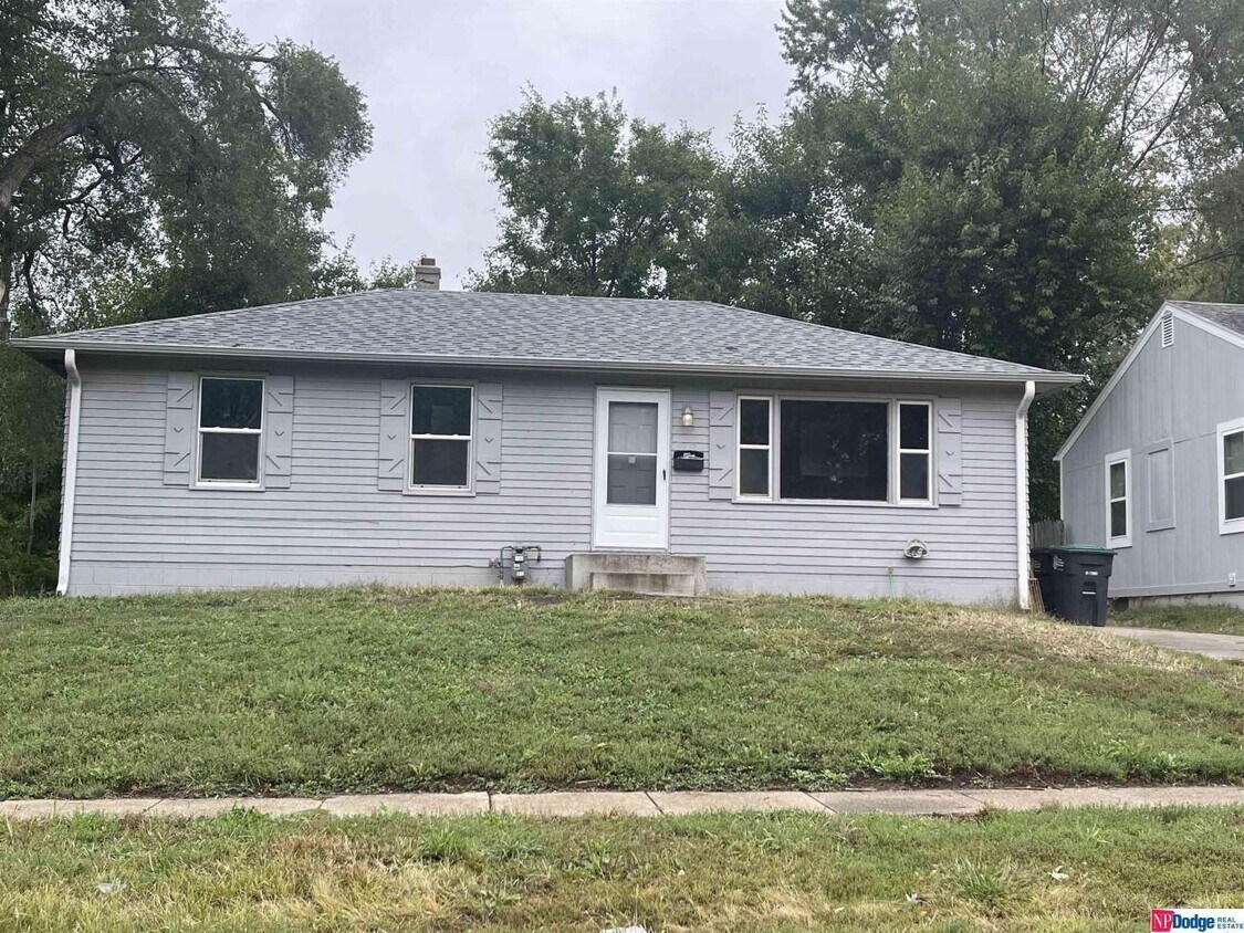 5912 Northwest Dr, Omaha, NE 68104 House Rental in Omaha, NE