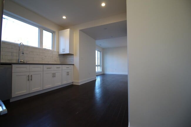 Building Photo - 1241 N 5th St