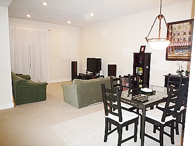 Building Photo - Epic REA - Beautiful 4 BR, 3.5 BA Townhous...