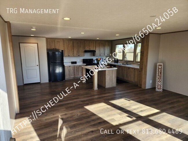 Foto del edificio - *** BREATHTAKING BRAND NEW DOUBLE WIDE FOR...