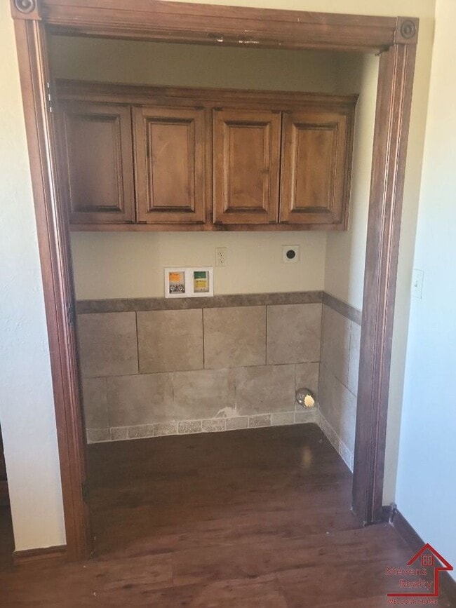 Building Photo - 1604 NW Lindy Ave