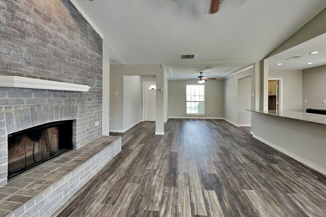 Building Photo - 1654 Belltower Dr