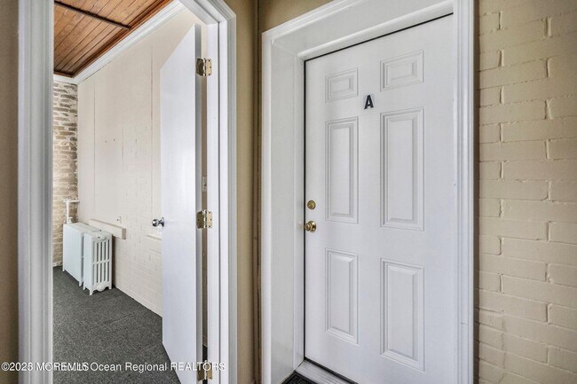 Building Photo - 34 Bridge Ave