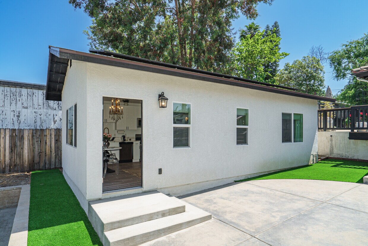 Foto principal - 9932 Sierra Madre Rd