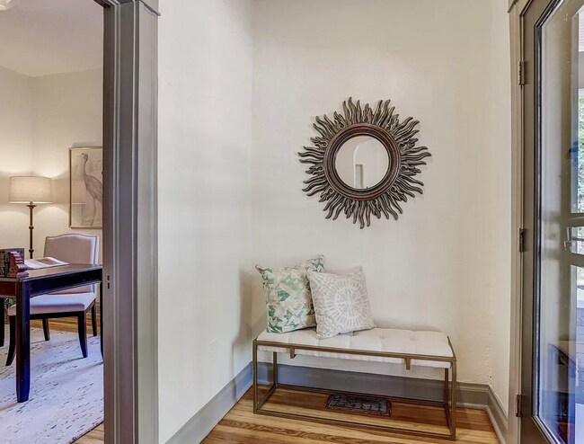 Foto del edificio - 2943 N York St