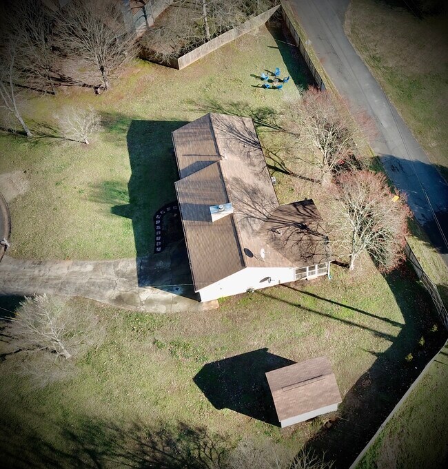 Foto del edificio - 201 Deerchase Dr