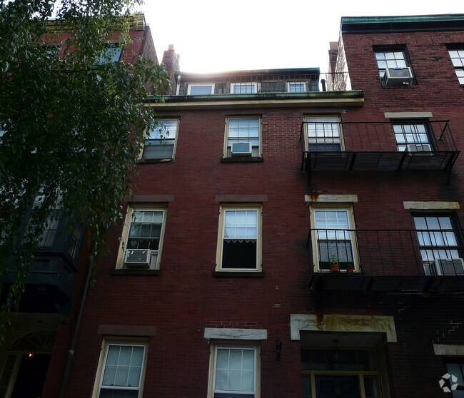 Foto del edificio - 10 Lindall Pl