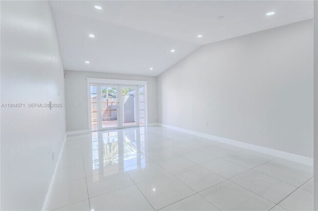 Building Photo - 5145 SW 140th Pl