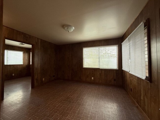 Building Photo - L166