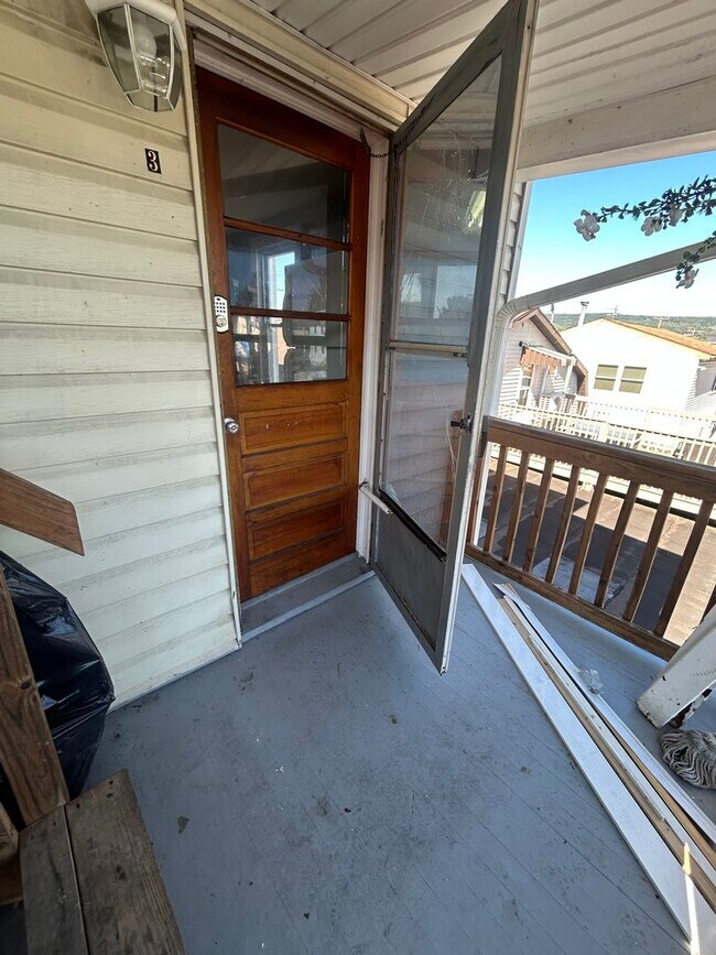 Building Photo - One Bedroom Apartment in Kingston!