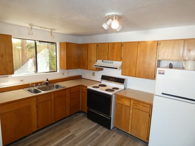 Foto del edificio - 1405 W 5th St