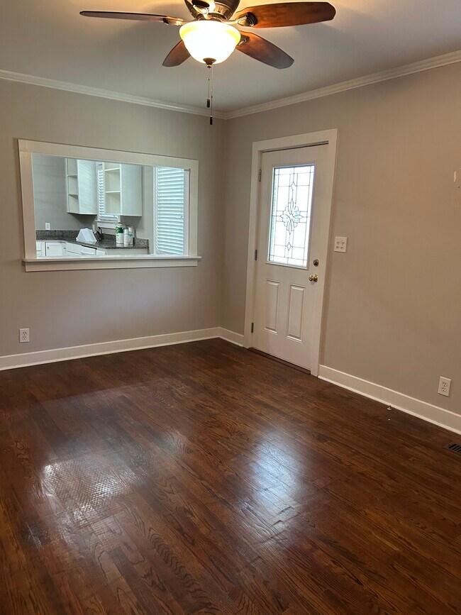 Photo - 661 Adluh St House