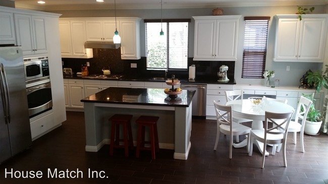 Building Photo - 4 br, 3 bath House - 3949 Lake Park Street