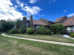Building Photo - 11 Westgate Dr