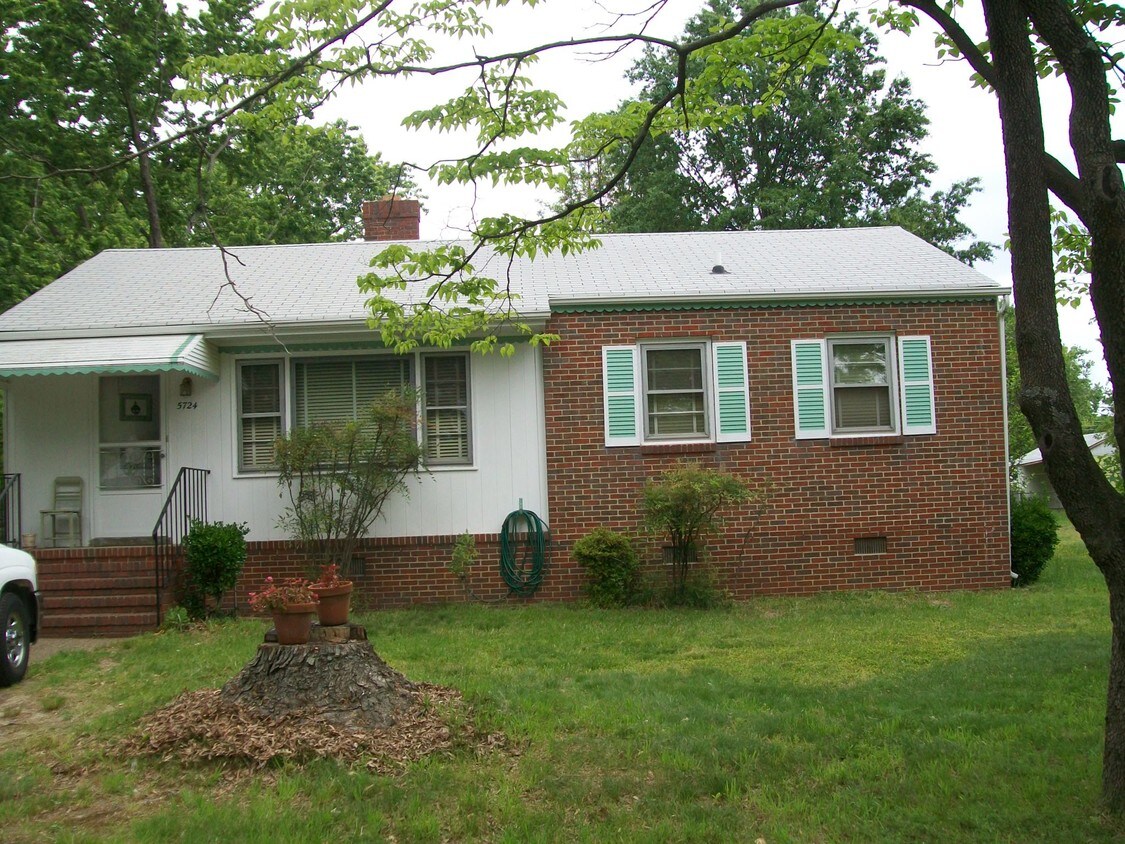 Primary Photo - 5724 Heywood Rd