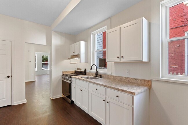 Building Photo - Coming Soon 4-Bedrooms 1.5 Bath Home - Yor...