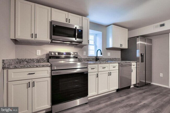 Foto del edificio - 6722 Brentwood Ave