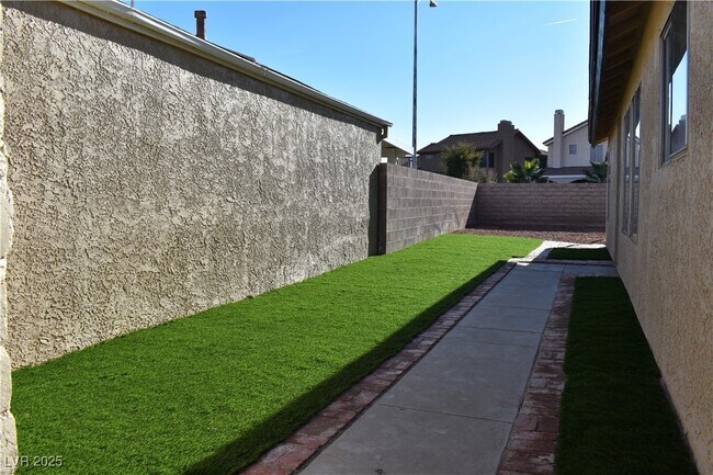 Foto del edificio - 7309 Topeka Dr