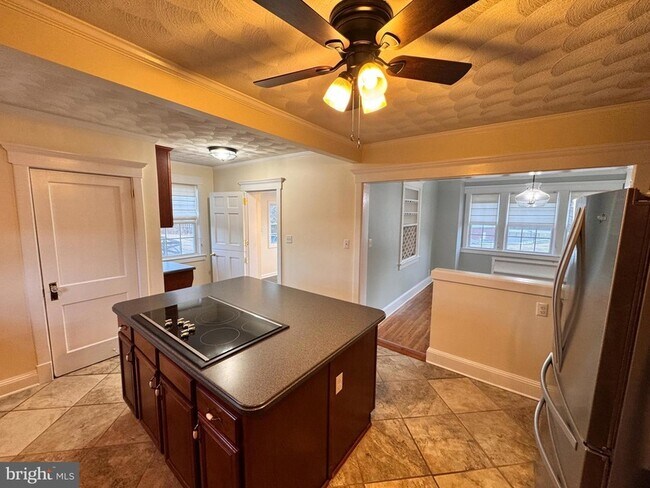 Foto del edificio - 1558 Zachary Taylor Hwy