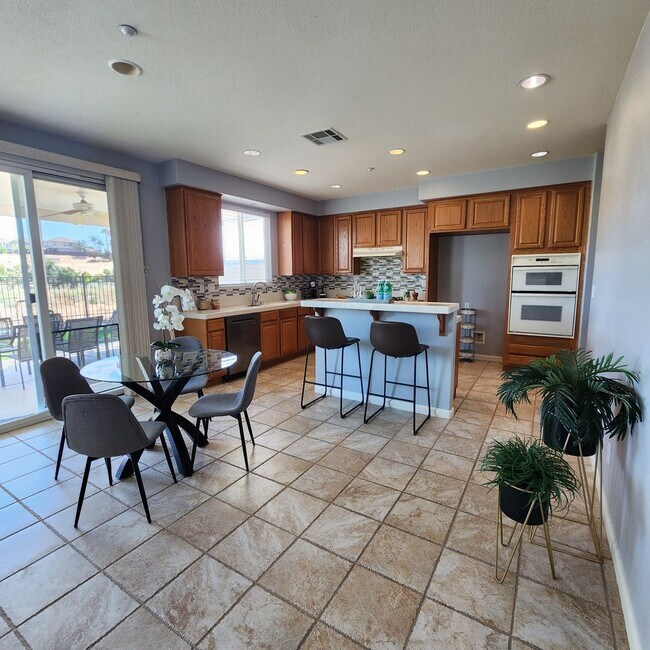 Foto del edificio - 4 bed 2.5 bath Single Family Home