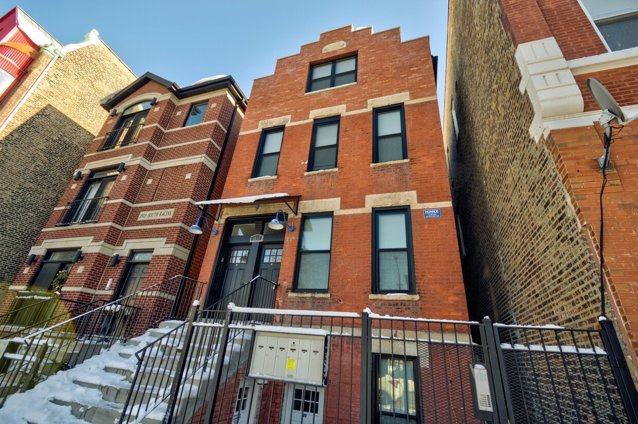 Foto principal - 1917 S Racine Ave