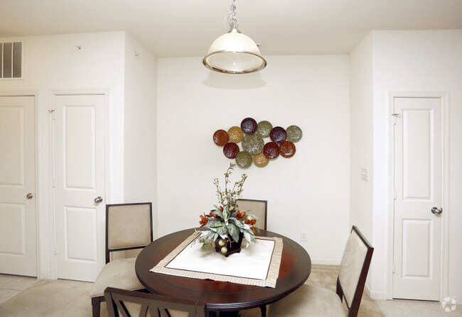 2 habitaciones, 2 baños - 1094 pies cuadrados - LEGACY PARK