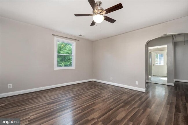 Foto del edificio - 409 Maple Ln NW