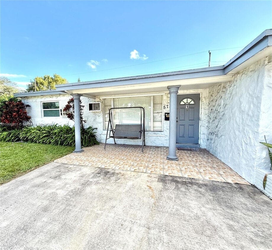 Foto principal - 5730 Sheridan St