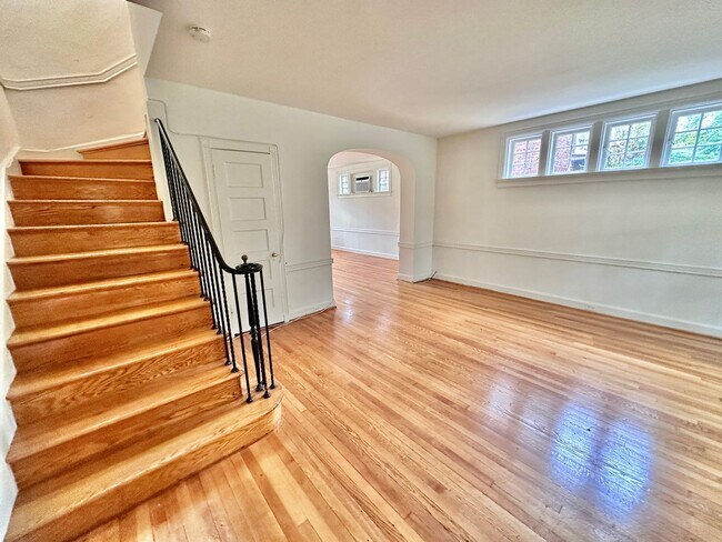 Foto del edificio - 4422 Greenwich Pkwy NW