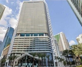 Building Photo - 1300 Brickell Bay Dr