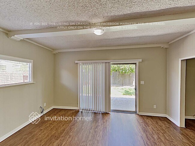 Foto del edificio - 8229 Cedar Crest Way