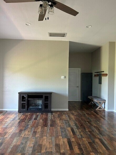 Foto del edificio - 677 McVoid Rd
