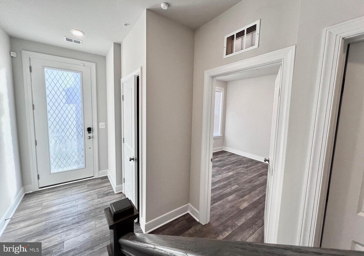 Primary Photo - 1210 Vermeer Ave