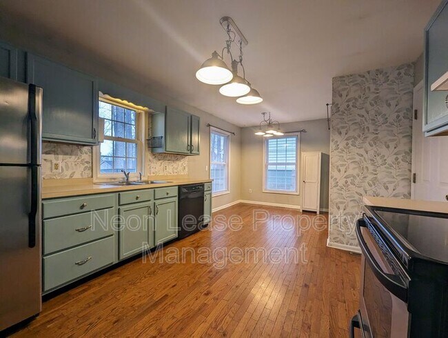 Building Photo - 605 Beechwood Ave