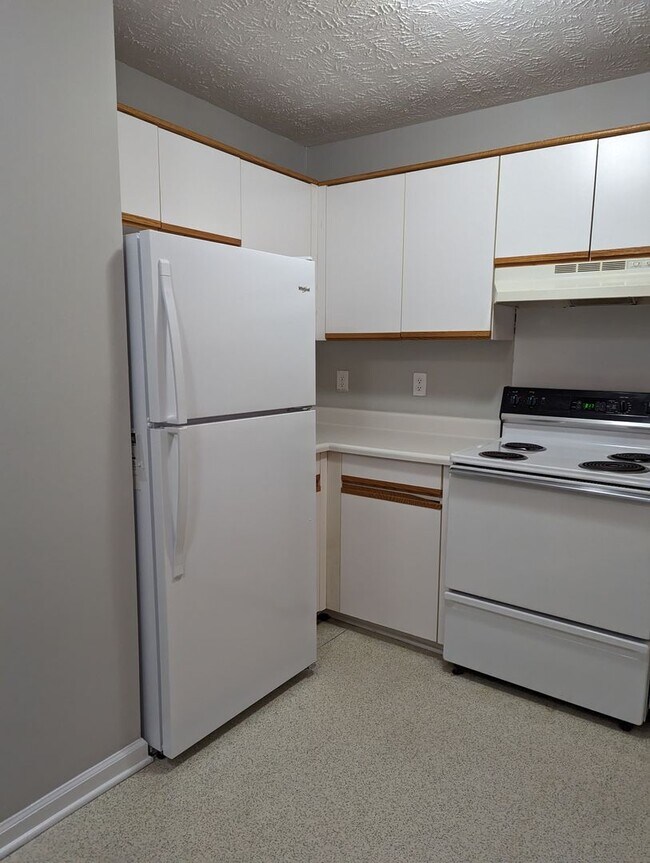 Building Photo - Townhome living close to downtown Fayettev...