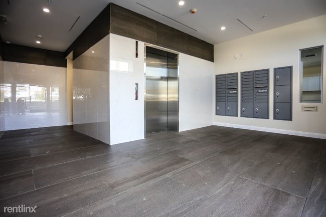 Building Photo - 7140 S La Tijera Blvd