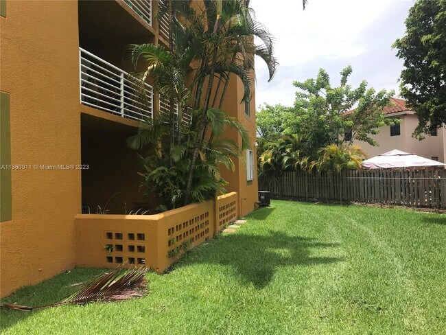 Foto del edificio - 9731 Fontainebleau Blvd
