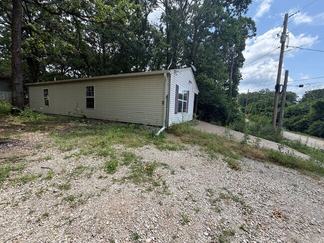 Foto del edificio - 3 Bedroom | 2 Bathroom | 1,100 square feet | Merriam Woods MO!