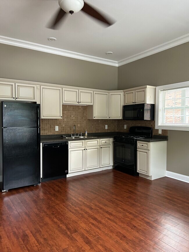 Concepto de cocina y sala de estar abiertas - 297 Buffalo St