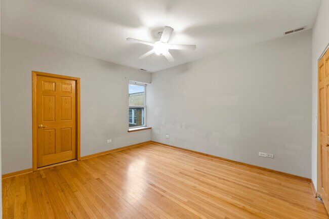 Building Photo - 6426 S Kenwood Ave