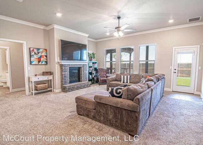 Foto del edificio - 4 br, 3 bath House - 2405 Bastrop Ave