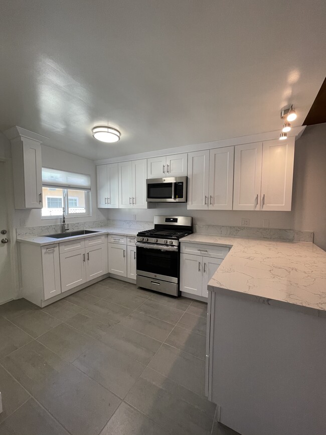 KITCHEN - 2526 Hermosa Ave