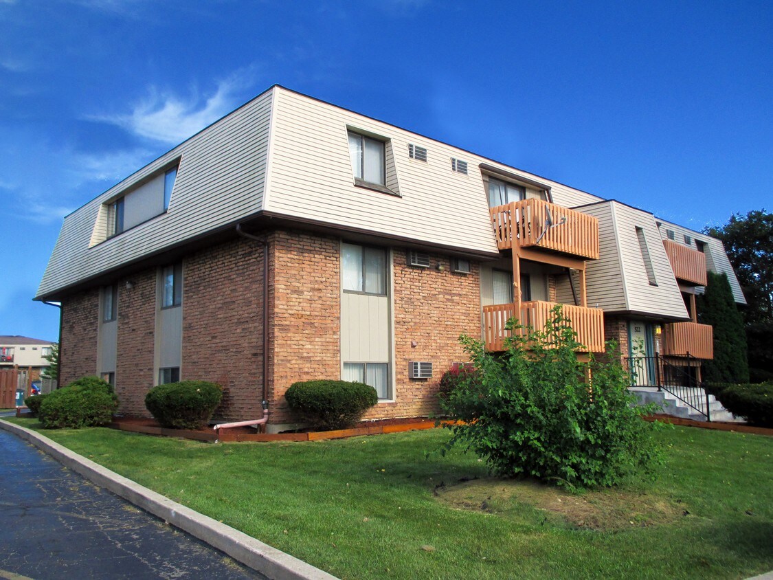 Building Photo - 518 E Bellarmine Dr