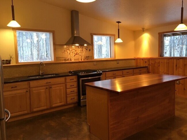 Building Photo - 2 br, 1 bath House - 750 Spudwood Road