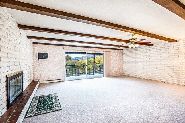 Building Photo - 4 La Plata Pl